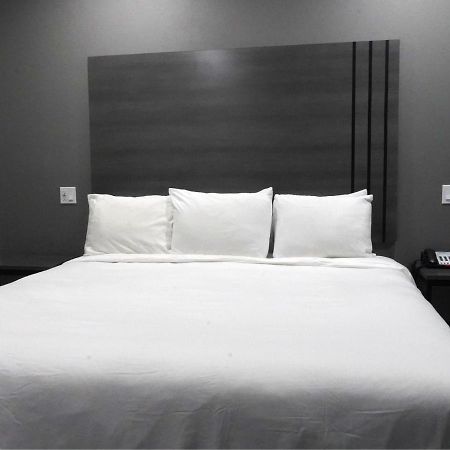 Americas Best Value Inn And Suites Bush International Airport Humble Exterior photo