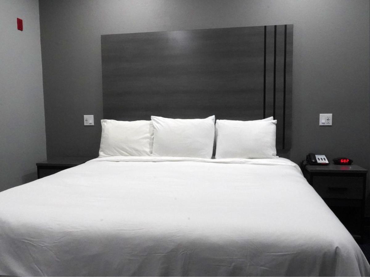 Americas Best Value Inn And Suites Bush International Airport Humble Exterior photo