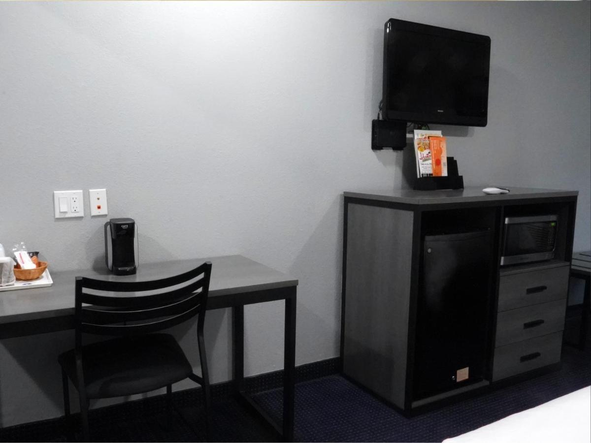 Americas Best Value Inn And Suites Bush International Airport Humble Exterior photo