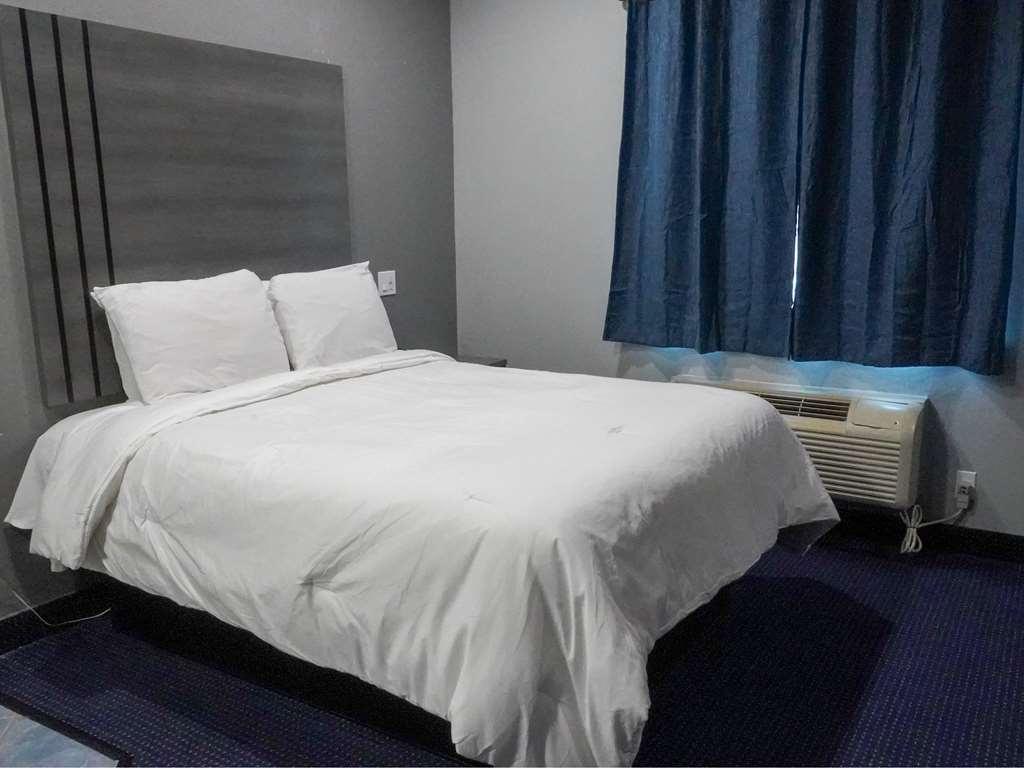 Americas Best Value Inn And Suites Bush International Airport Humble Room photo